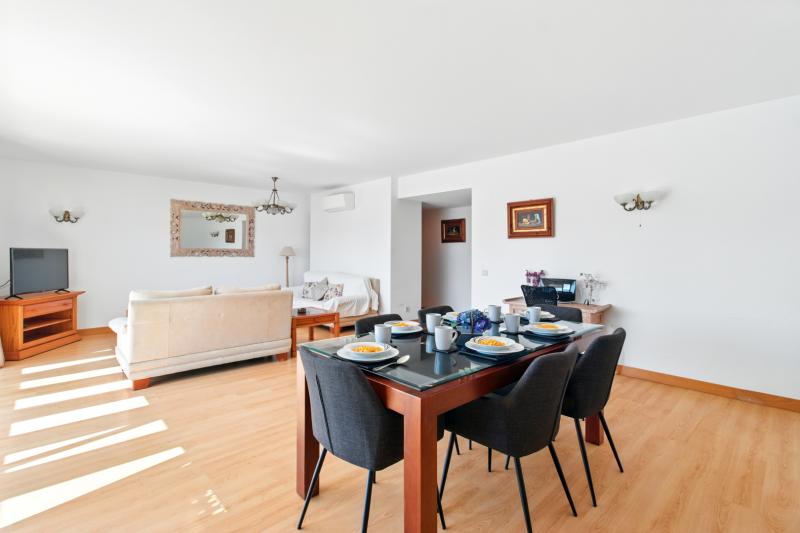 Marina 3 bdrm - view, A/C, pool (MW1)