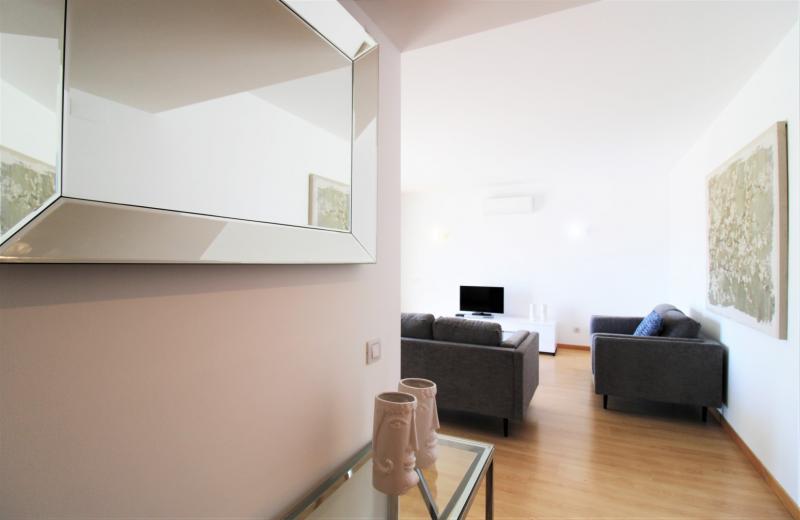 Marina 2 bdrm with pool and A/C (IP-1)