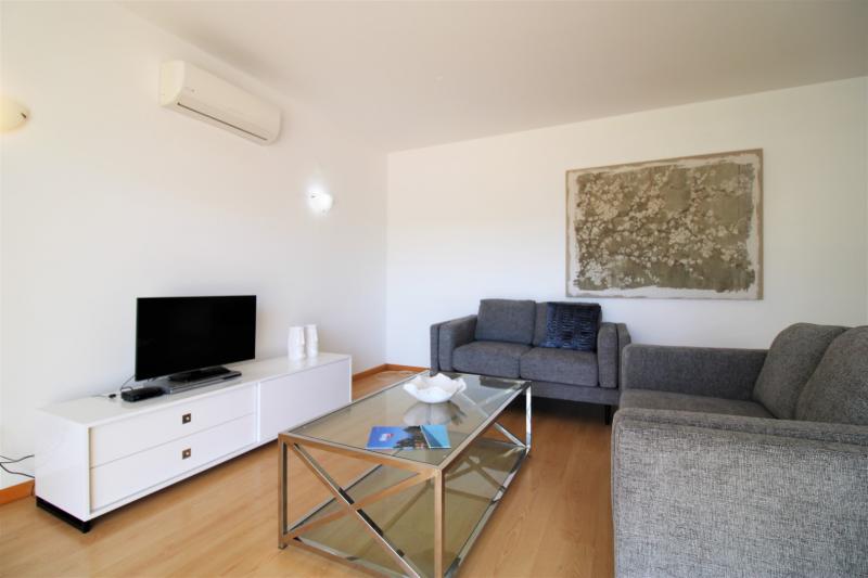 Marina 2 bdrm with pool and A/C (IP-1)