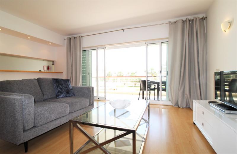 Marina 2 bdrm with pool and A/C (IP-1)