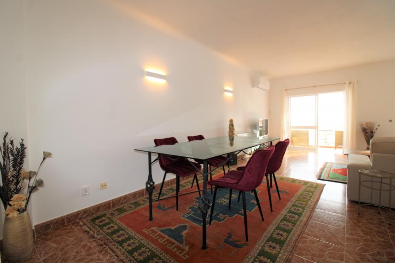 Santo Amaro Market T2 with sea view  (AB) - Annual let