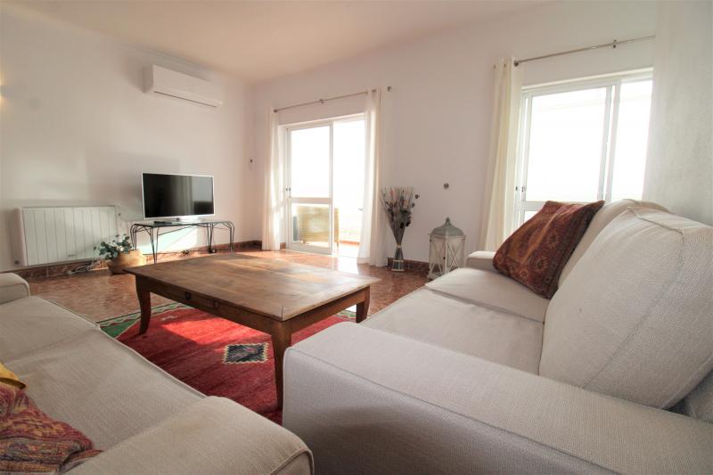 Santo Amaro Market T2 with sea view  (AB) - Annual let