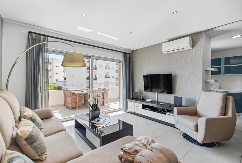 Santo Amaro 2 bedroom apartment (1-2-B)