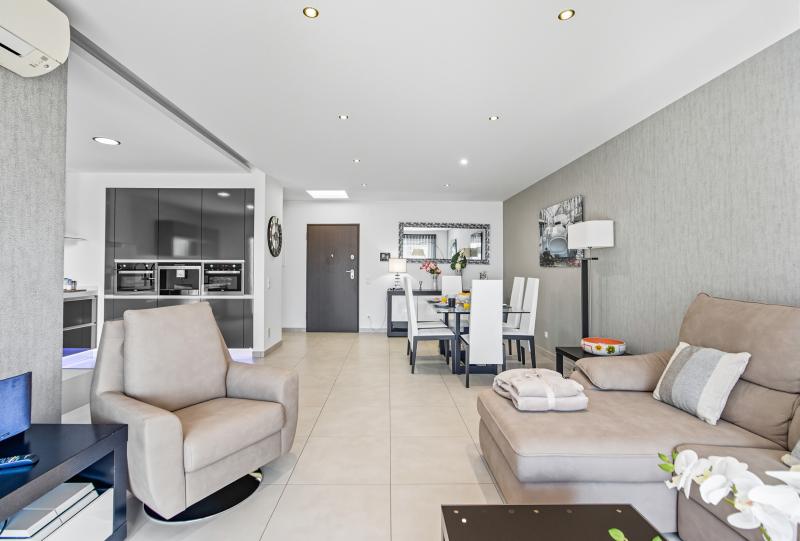 Santo Amaro 2 bedroom apartment (1-2-B)