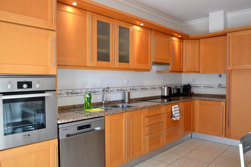 Albasul - T1 chic apt close to Meia Praia beach - Annual let