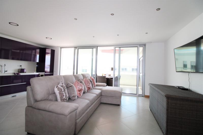 Les Jardins Apartment (RF-3E)