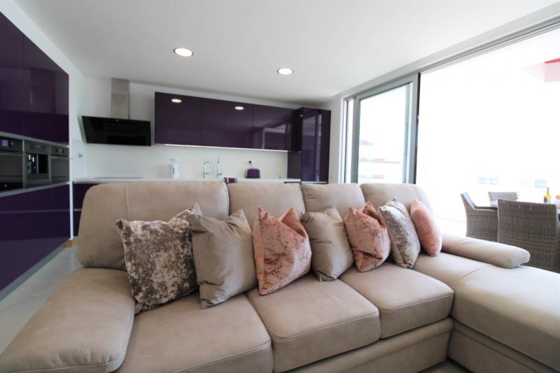 Les Jardins Apartment (RF-3E)