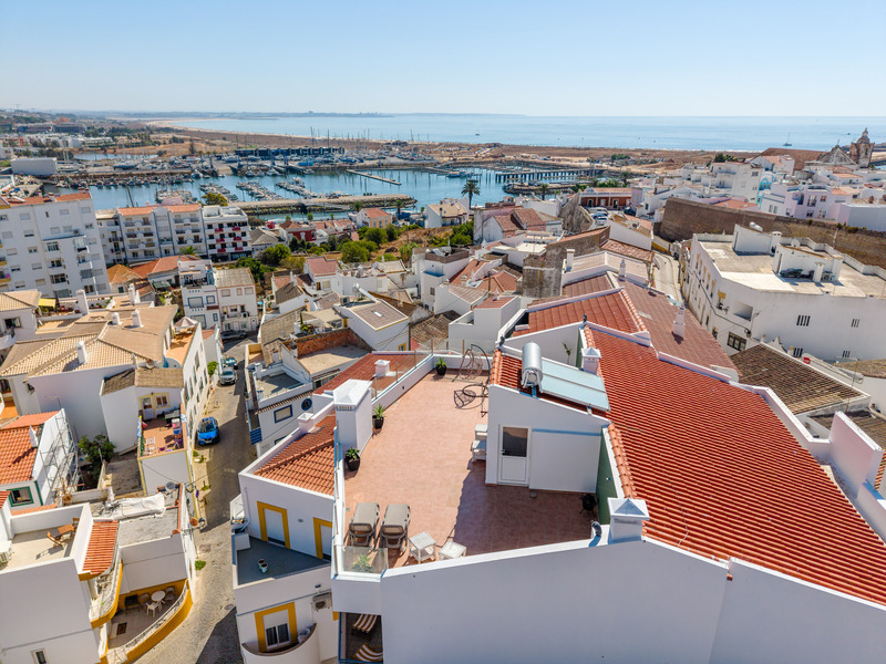 Stylish 4 bedroom condo with rooftop terrace and ocean view (GG) - Annual let