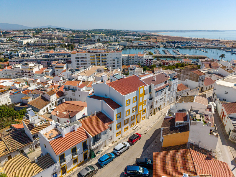 Stylish 4 bedroom condo with rooftop terrace and ocean view (GG) - Annual let