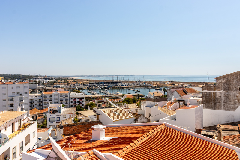Stylish 4 bedroom condo with rooftop terrace and ocean view (GG) - Annual let