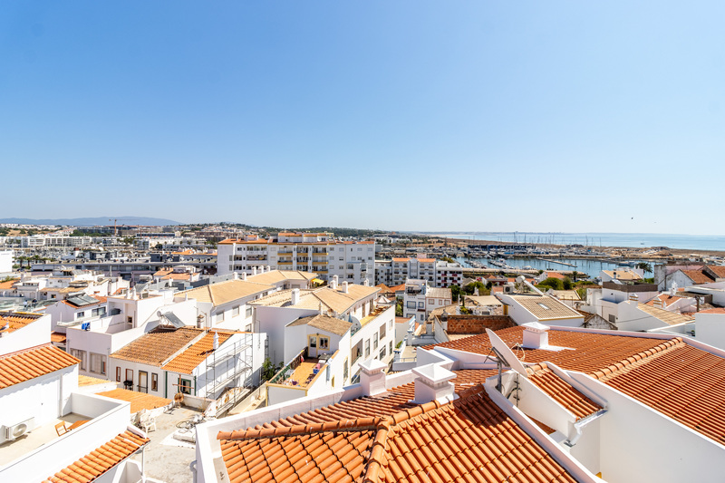 Stylish 4 bedroom condo with rooftop terrace and ocean view (GG) - Annual let