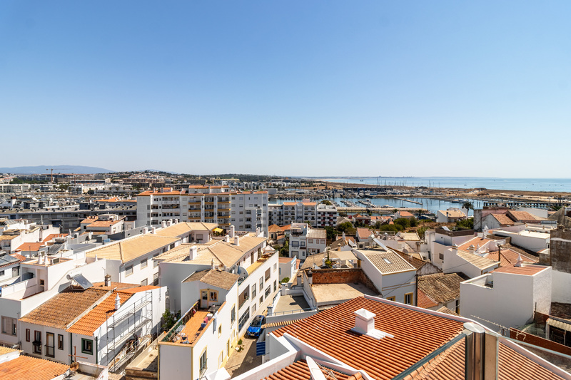 Stylish 4 bedroom condo with rooftop terrace and ocean view (GG) - Annual let