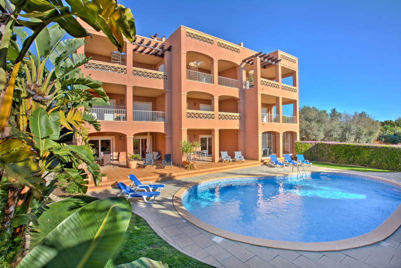 Vista Baia, Meia Praia beach, Roof Terrace with Amazing Sea Views (2A)