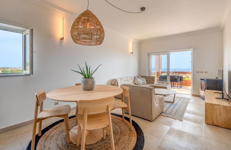 Vista Baia, Meia Praia beach, Roof Terrace with Amazing Sea Views (2A)