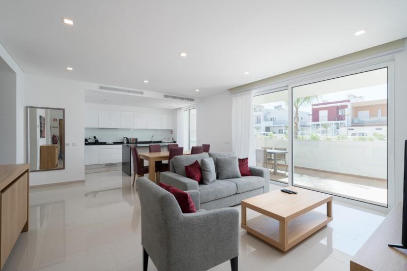 Ancora luxury garden apartment - Lote 3 Block 2 -RC /B (HH-3-0B)