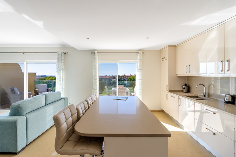 Luxury Golf & Sea View Apartment with Free Heated Pool & Spa, (PHC-G7-159)