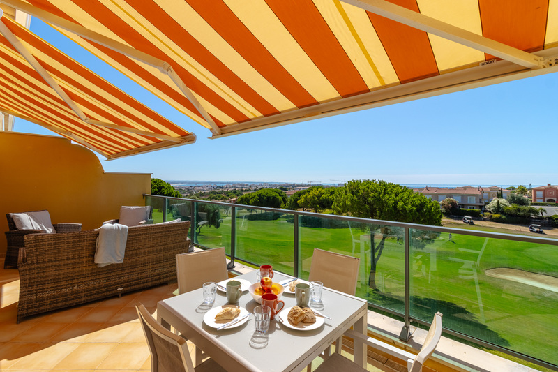 Luxury Golf & Sea View Apartment with Free Heated Pool & Spa, (PHC-G7-159)