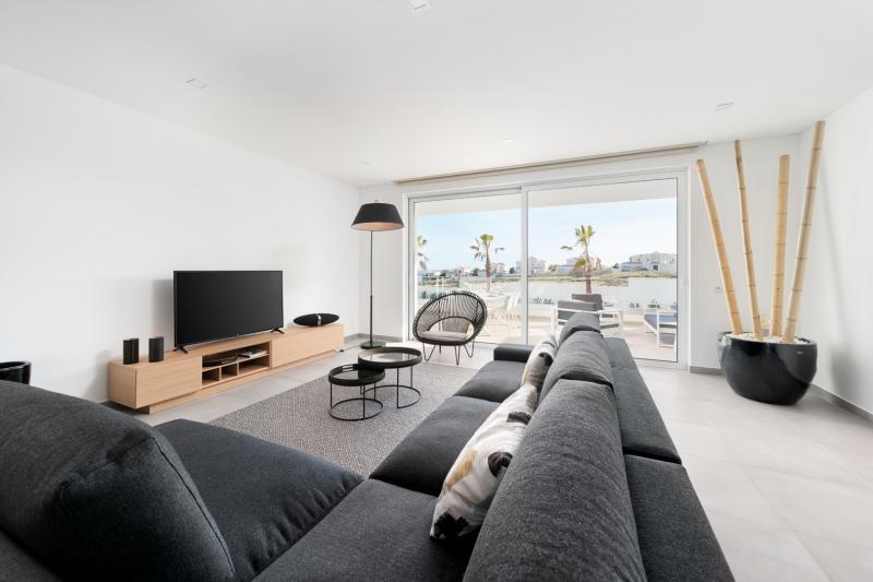 Cliff View luxury apartment - Lote 99 Block A