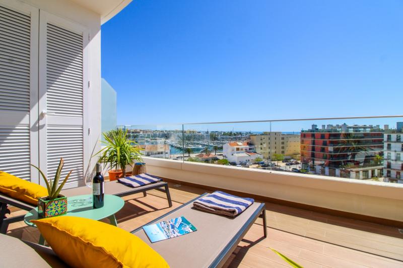 Adega luxury top floor apartment Extended Summer Stay, Lagos (JB-4-5A)