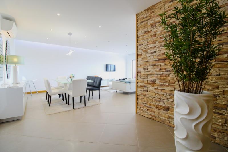 Porto de Mos Beach Condominium, Luxury 2 bedroom apt with Ocean View (GS:4-2I)