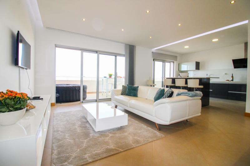 Porto de Mos Beach Condominium, Luxury 2 bedroom apt with Ocean View (GS:4-2I)