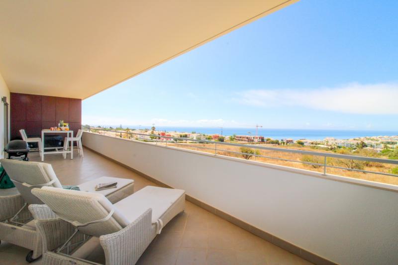 Porto de Mos Beach Condominium, Luxury 2 bedroom apt with Ocean View (GS:4-2I)