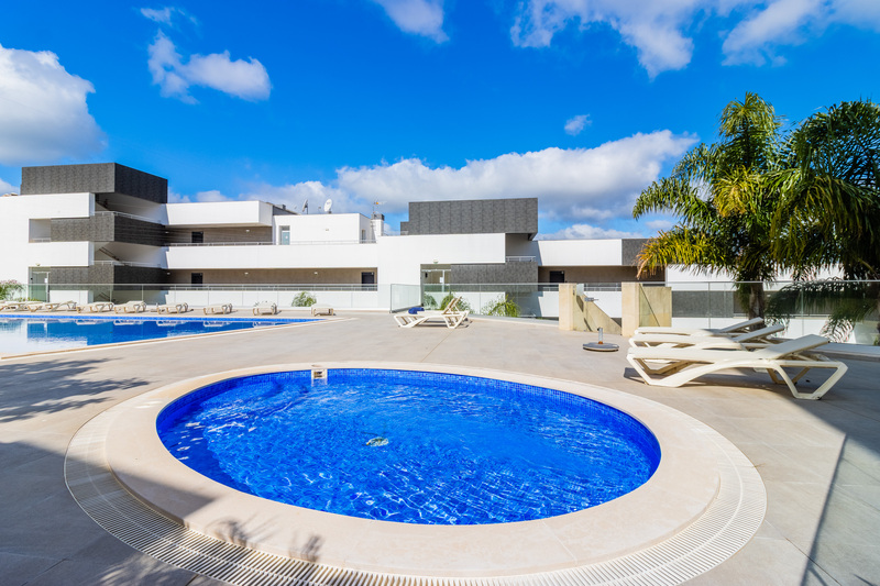 Les Jardins Fabulous 2 bedroom (RF-2E)