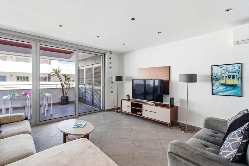 Les Jardins Fabulous 2 bedroom (RF-2E)