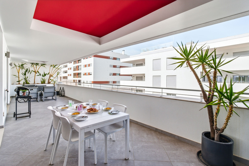 Les Jardins Fabulous 2 bedroom (RF-2E)