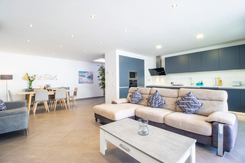 Les Jardins Fabulous 2 bedroom (RF-2E)