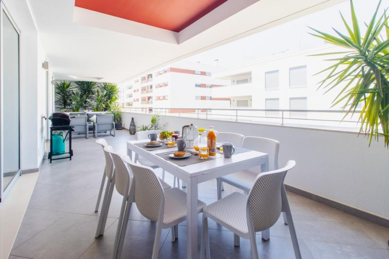 Les Jardins Fabulous 2 bedroom (RF-2E)