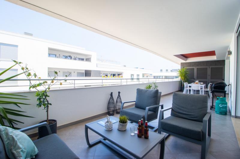 Les Jardins Fabulous 2 bedroom (RF-2E)