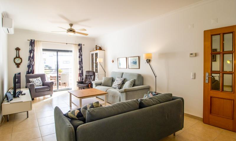 Rua Infante de Sagres - central 3 bedroom apt (EM-1D)