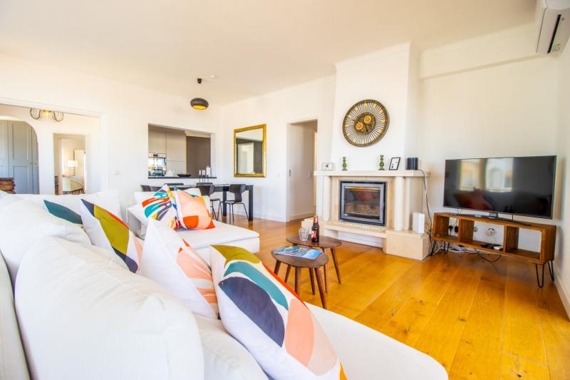 Beco do Moinho stylish 3 bedroom apartment with pool