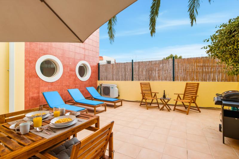 Sunhouse Back Patio (Lote 1 - 0.E)