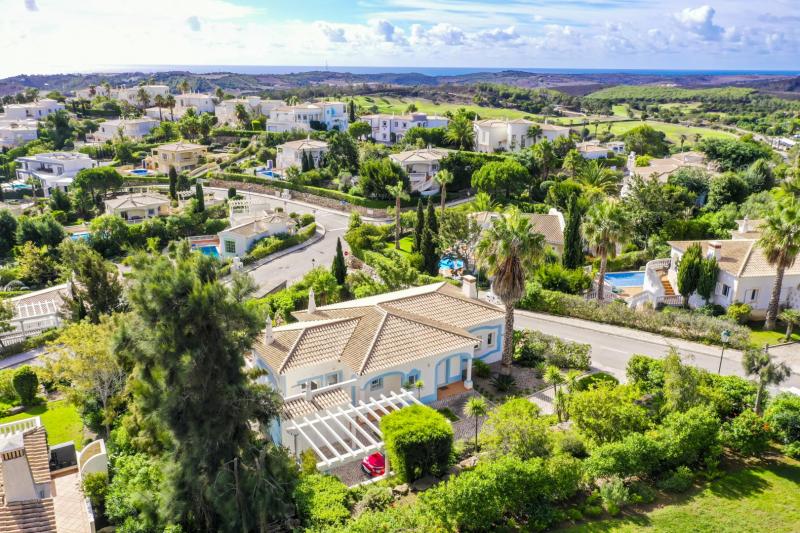 Parque da Floresta 208 - three bedroom villa with private pool