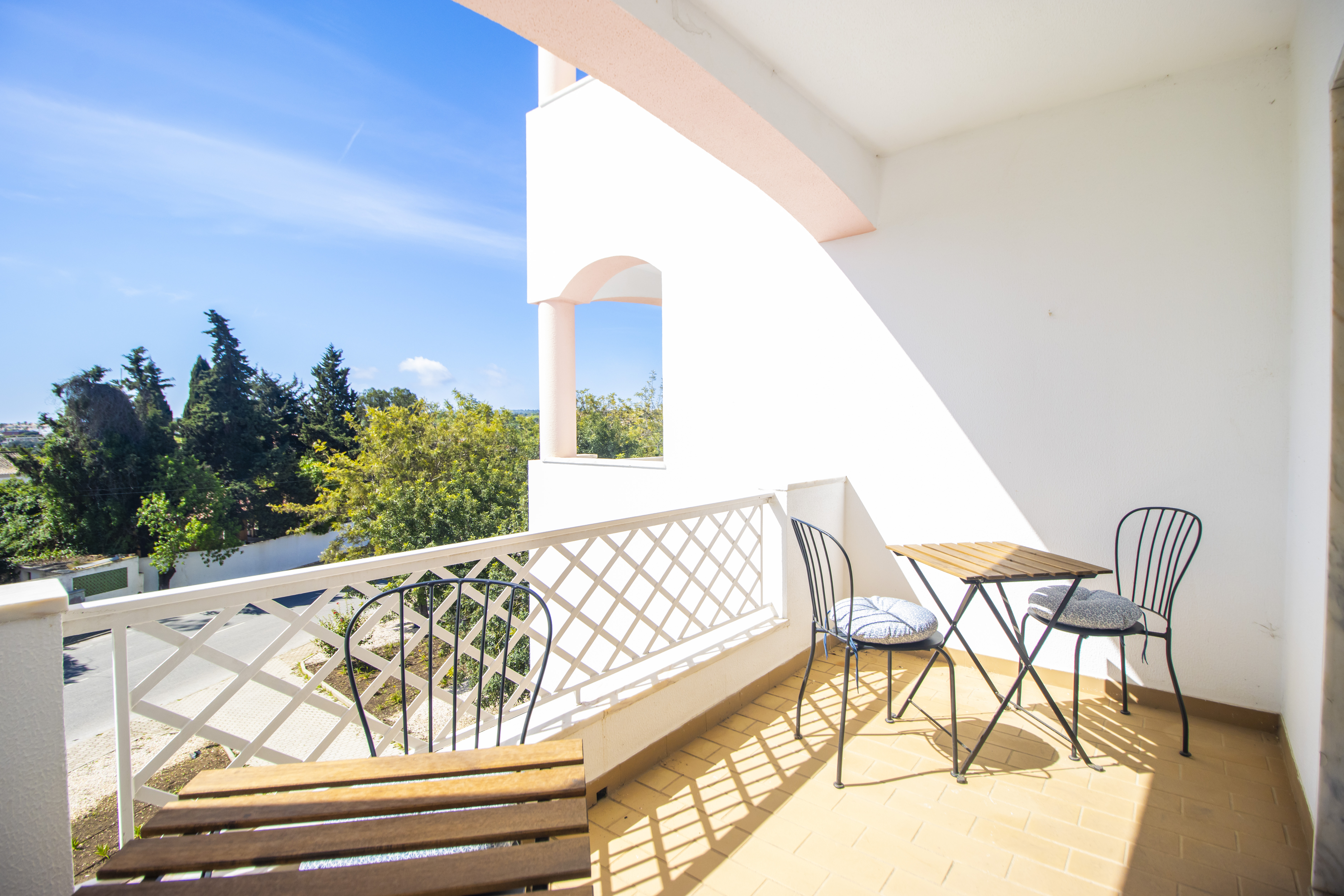 Very spacious 3 bedroom apartment (RS) - Annual Let