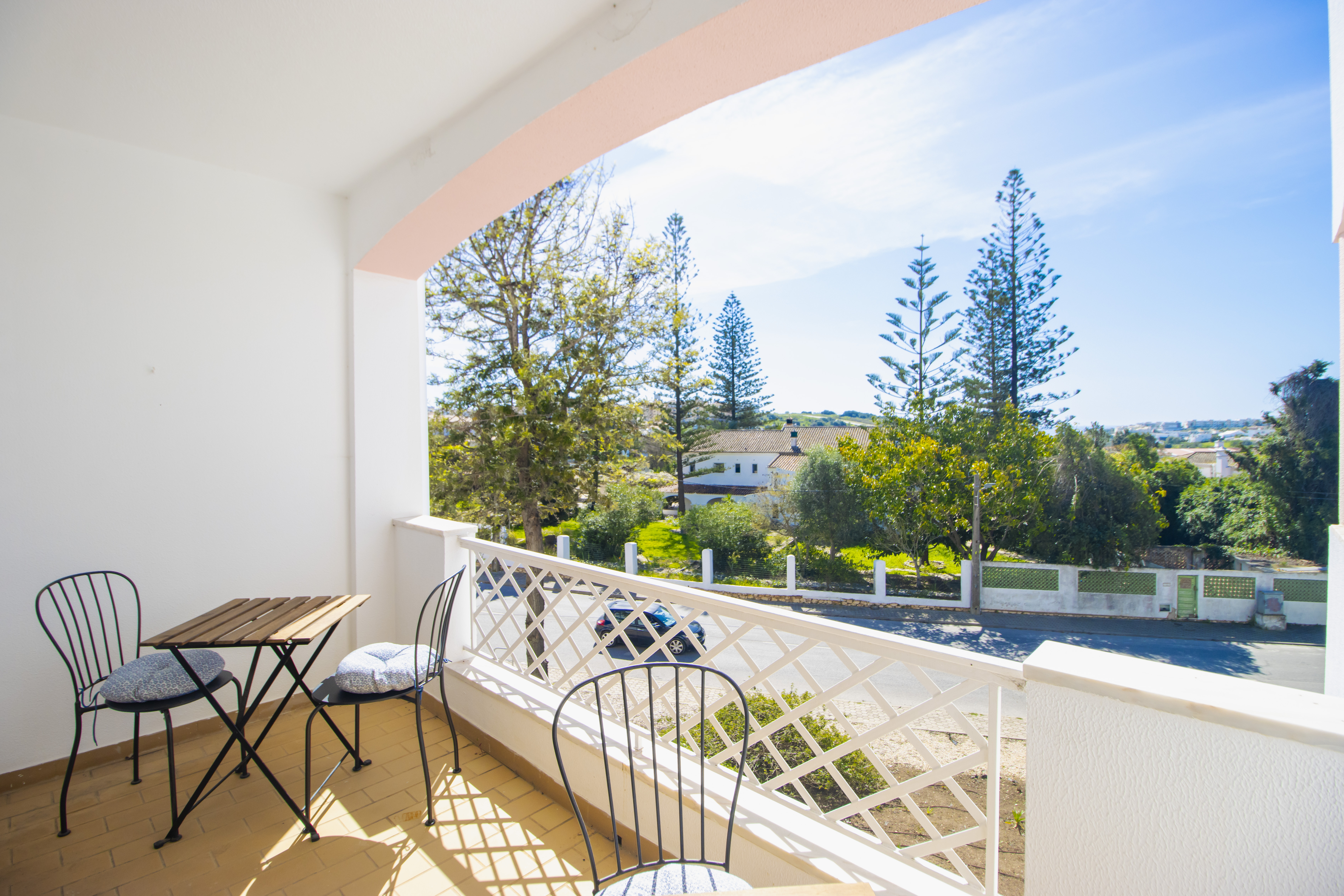 Very spacious 3 bedroom apartment (RS) - Annual Let