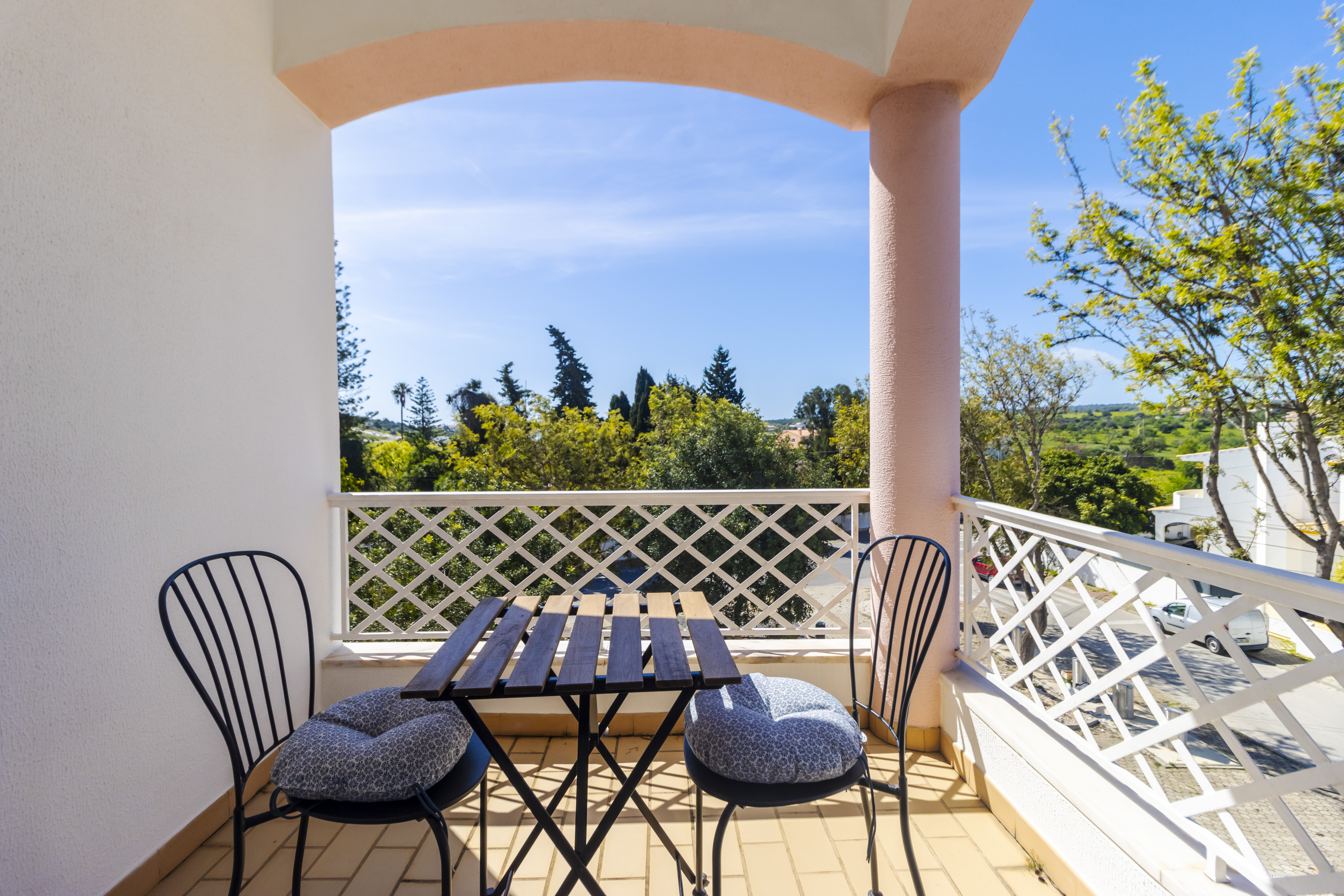 Very spacious 3 bedroom apartment (RS) - Annual Let