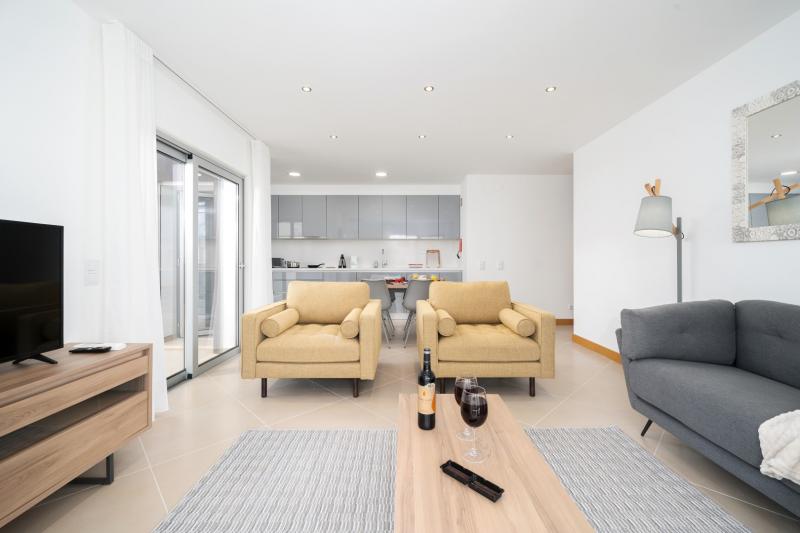 Seabreeze luxury apartment (Horta 2A)