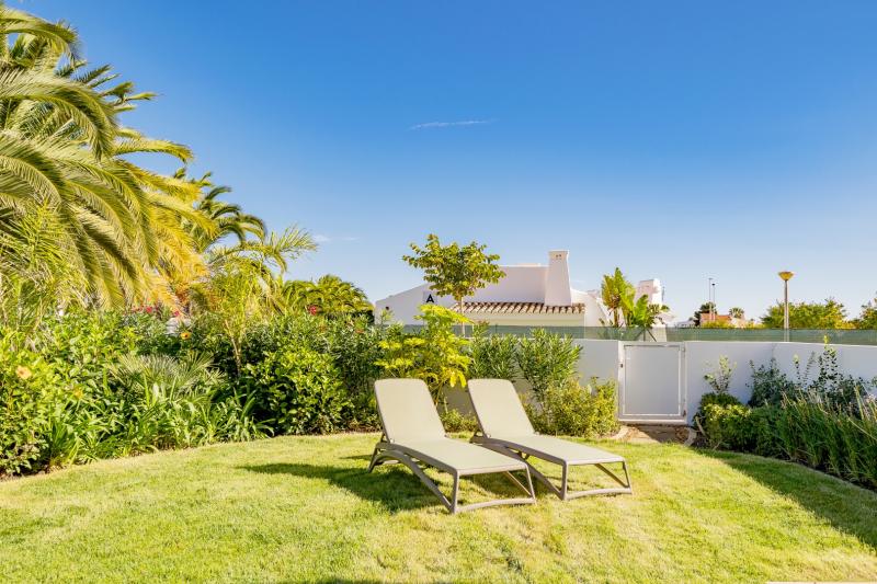 Ancora ultramodern garden apartment (SK R/C-C)