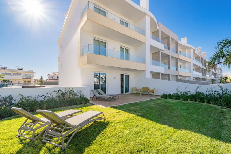 Ancora ultramodern garden apartment (SK R/C-C)