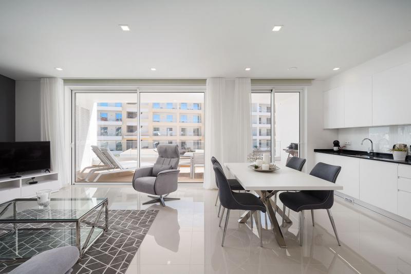 Fresh and stylish Lagos apartment, Adega 7-2B