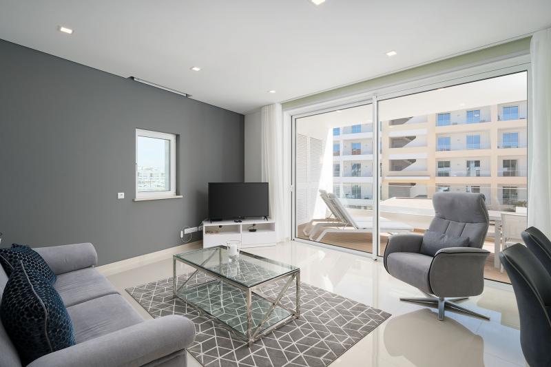 Fresh and stylish Lagos apartment, Adega 7-2B