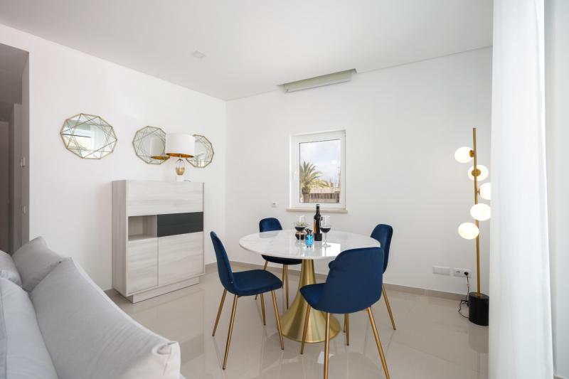 Pearl of the Marina, Adega 7-1B