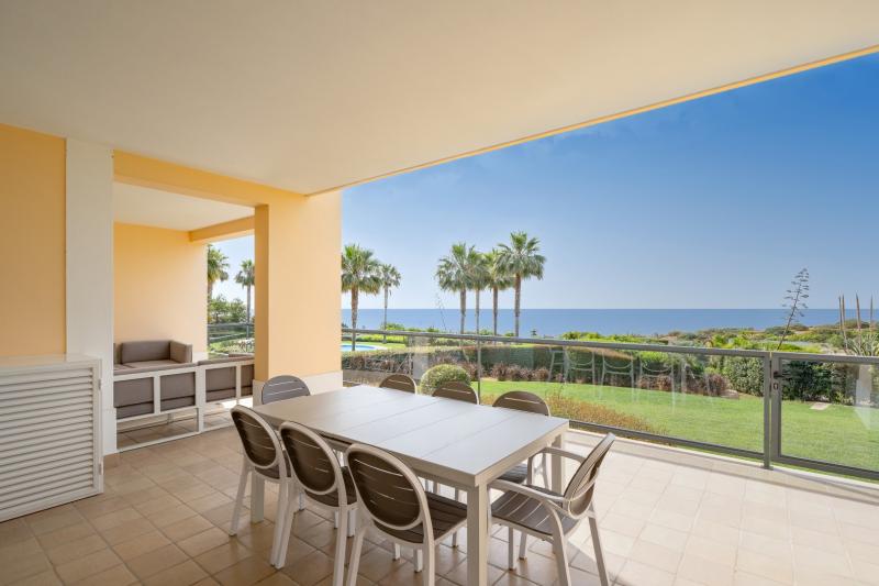Stunning Oceanfront apartment by Porto de Mos Beach (PJ 2E-0A)