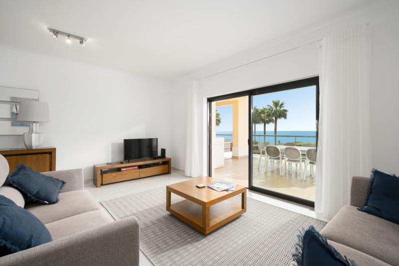 Stunning Oceanfront apartment by Porto de Mos Beach (PJ 2E-0A)