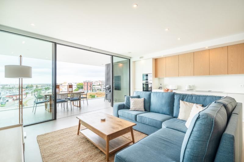 Luxury with Marina View (JL5-4A)