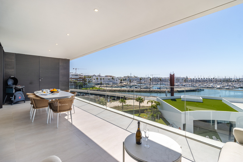Stylish Marina View apt. (IH 2-3B)