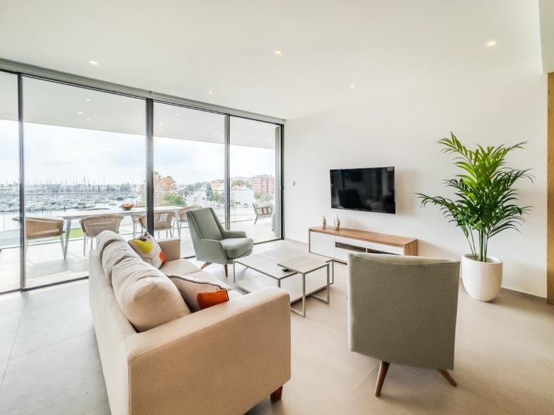 Stylish Marina View apt. (IH 2-3B)